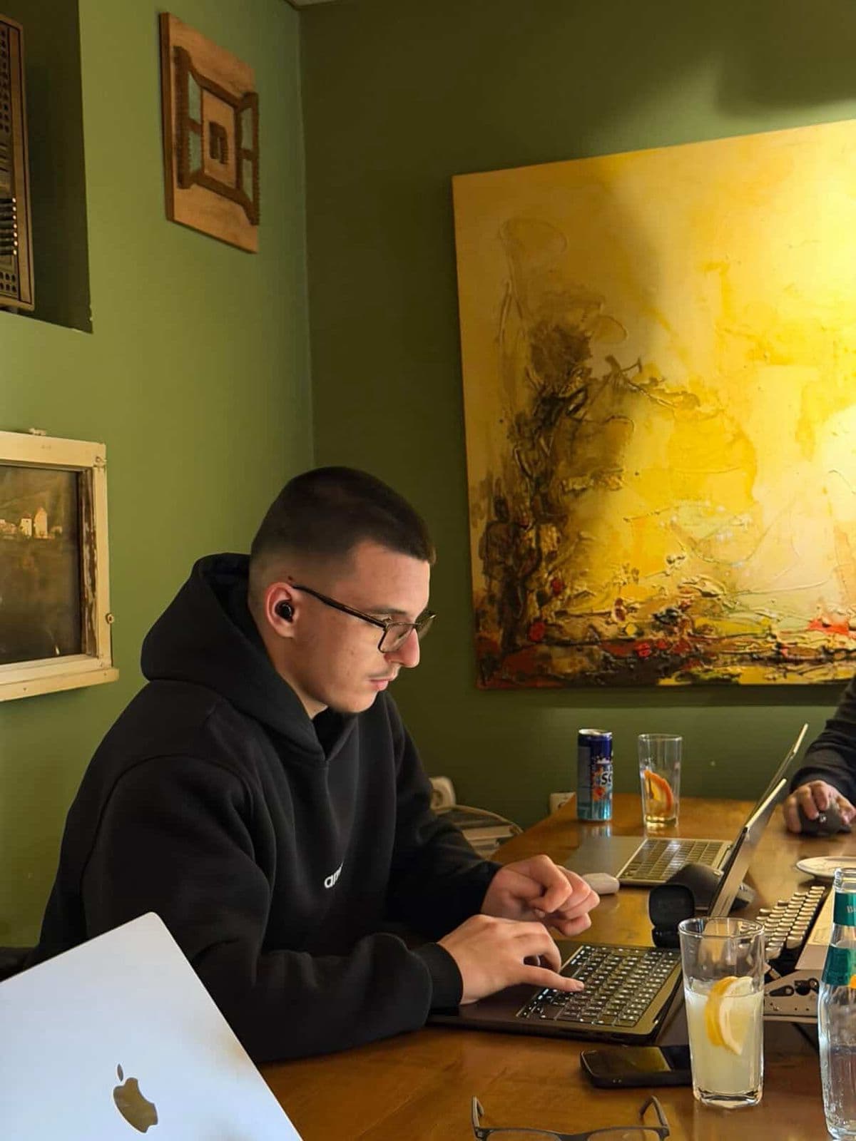 Ergini, Software and AI Developer based in Kosovo, building scalable web applications and AI automation solutions